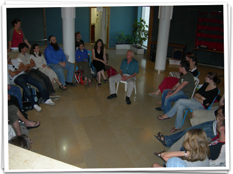 Mister Simha Rotem, a survivor of the Warsaw getto uprising speaks to the Heberw U group in 2009